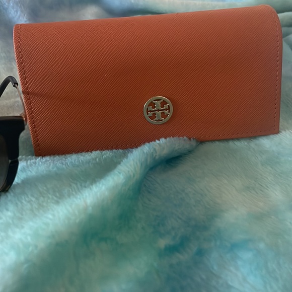 Tory Burch sunglasses - Picture 2 of 3